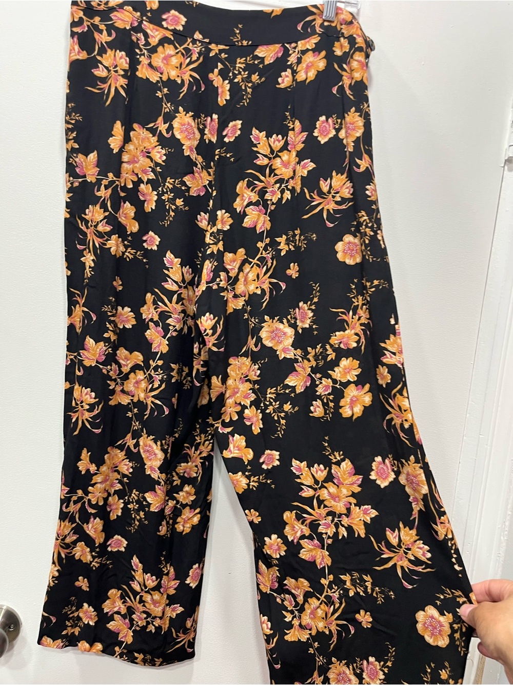 Anthropologie x Kachel Black Floral Cropped Wide-Leg Pants Sz. 10 - Picture 3 of 11